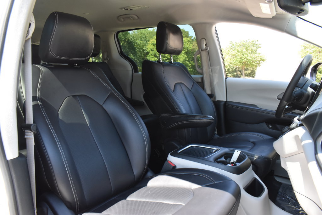 Used 2024 Chrysler Pacifica Limited FWD image 15