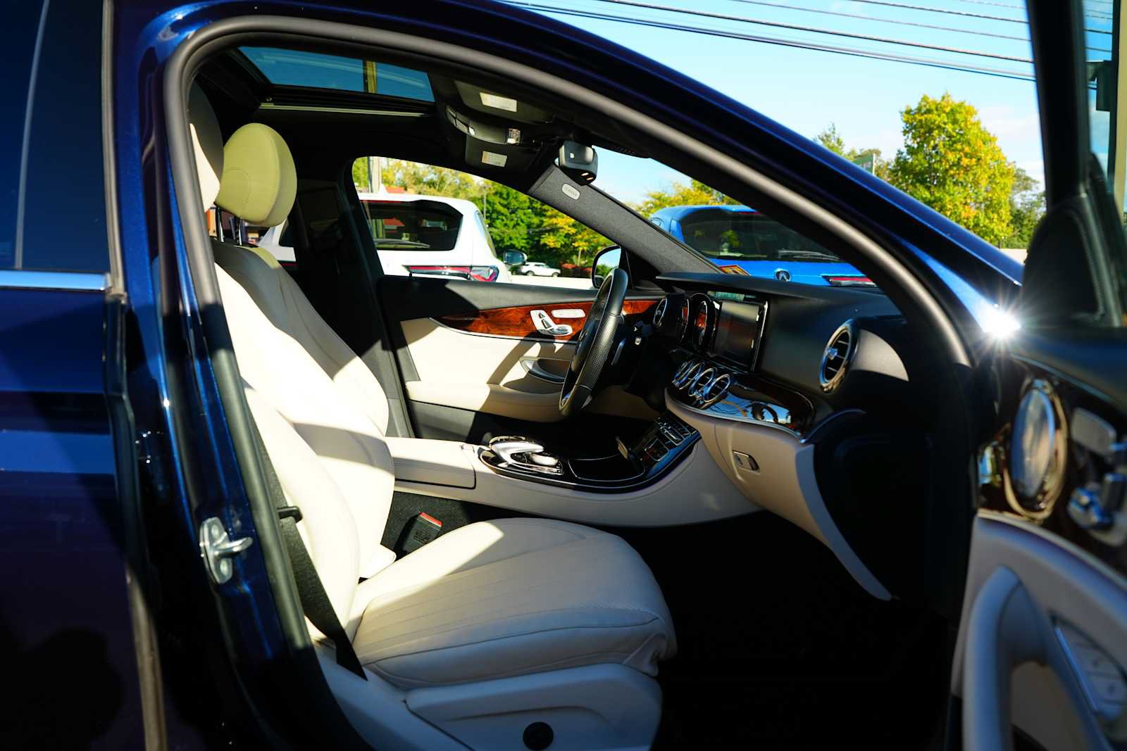 Used 2017 Mercedes-Benz E 300 4MATIC image 30