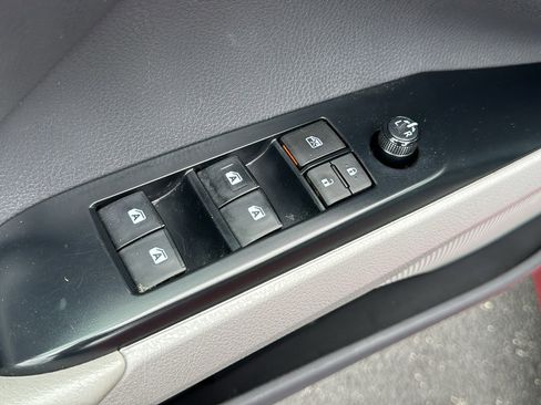 Used 2020 Toyota Camry SE FWD image 12