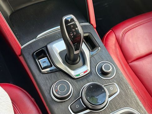 Used 2020 Alfa Romeo Stelvio image 29