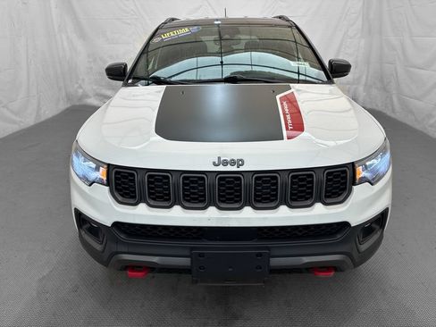 Used 2025 Jeep Compass Trailhawk AWD/4WD image 2