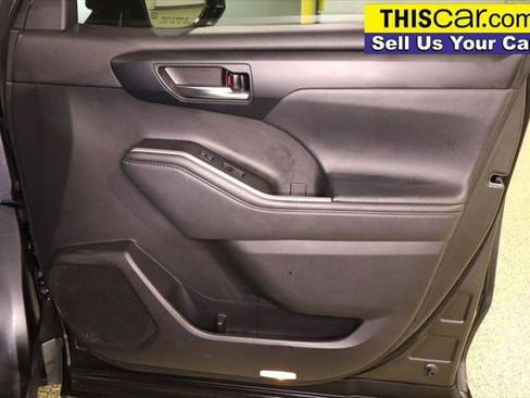 Used 2021 Toyota Highlander XLE FWD image 40