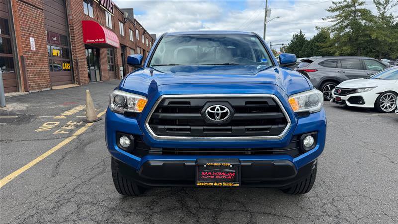 Used 2017 Toyota Tacoma SR5 AWD/4WD image 2