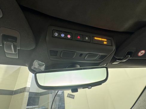 Used 2023 Chevrolet Corvette Stingray Premium Conv w/ Z51 Performance Package image 29