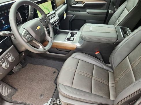 New 2026 Chevrolet Silverado 2500 High Country w/ High Country Premium Package AWD/4WD image 4