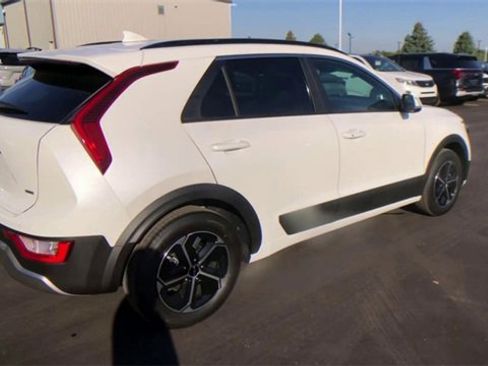 New 2025 Kia Niro EX image 3