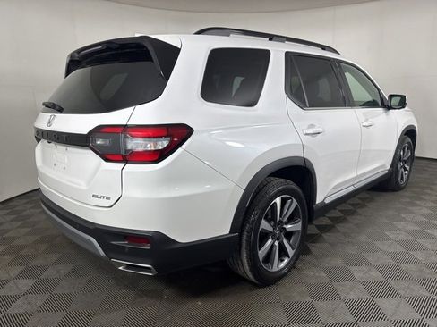 Used 2023 Honda Pilot Elite image 3
