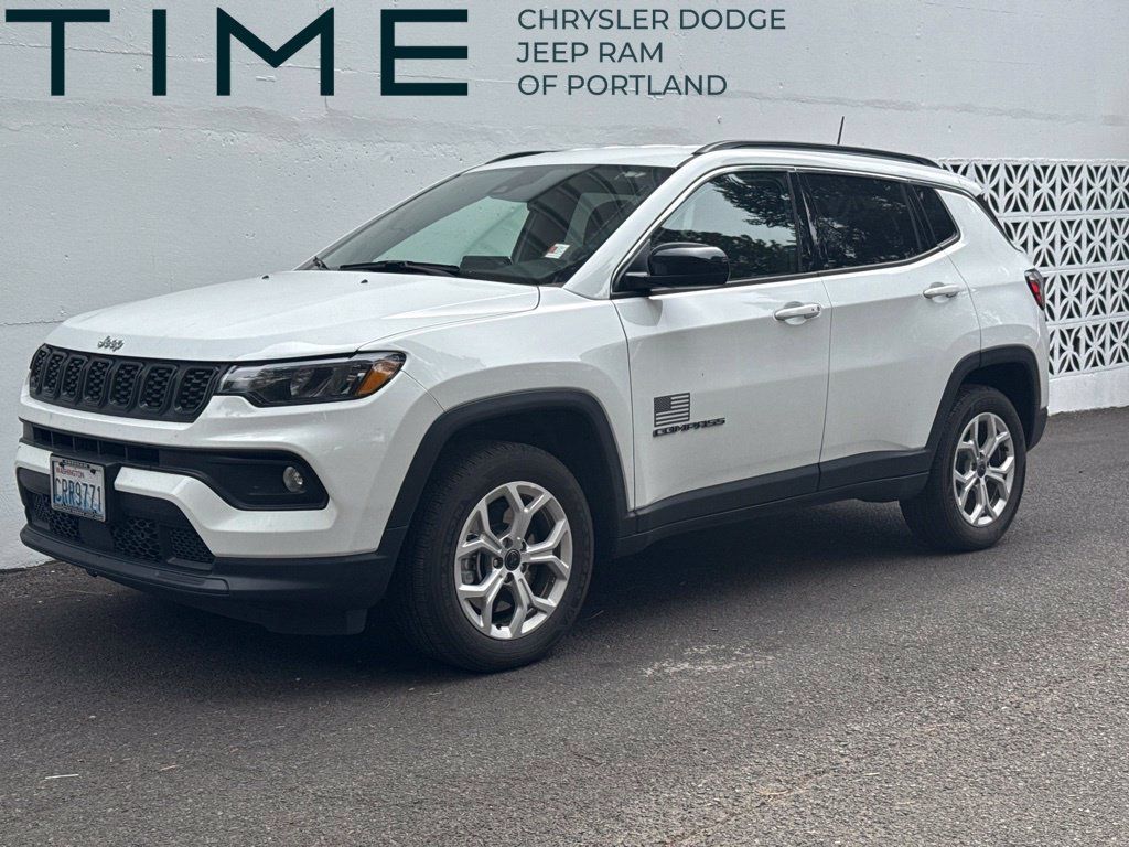 Used 2025 Jeep Compass Latitude AWD/4WD image 1