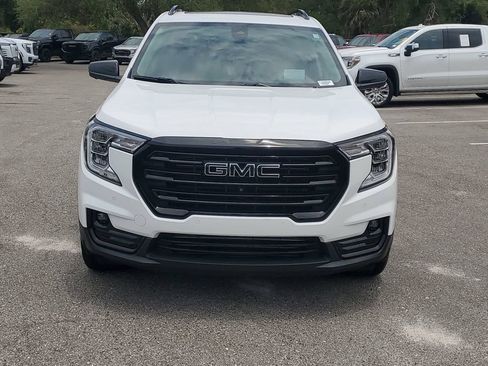 Used 2023 GMC Terrain SLT w/ Infotainment Package II FWD image 2