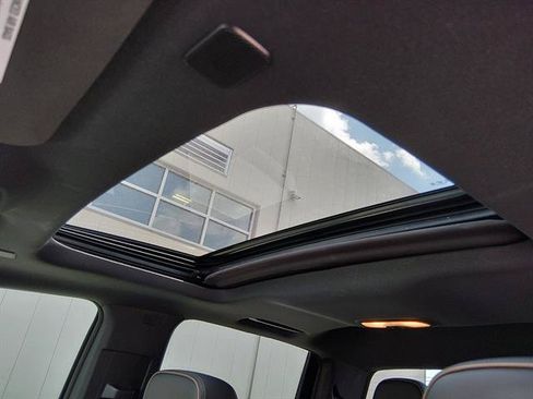 Used 2024 GMC Canyon Denali AWD/4WD image 9