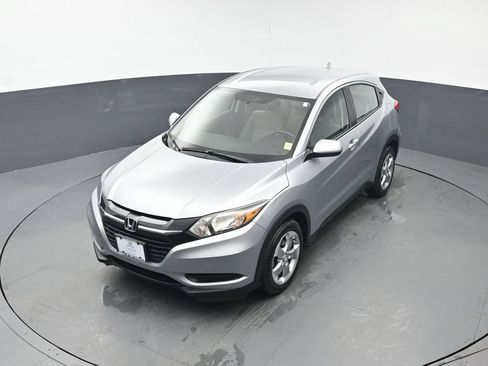 Used 2018 Honda HR-V LX image 35