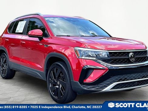 Used 2024 Volkswagen Taos SE AWD/4WD image 1