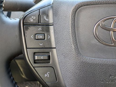 Used 2025 Toyota Prius LE image 20