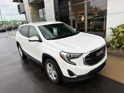 Used 2020 GMC Terrain SLE w/ LPO, Floor Liner Package FWD image 3