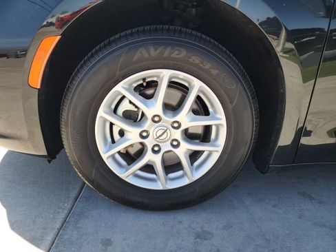 Used 2023 Chrysler Pacifica Touring-L image 12