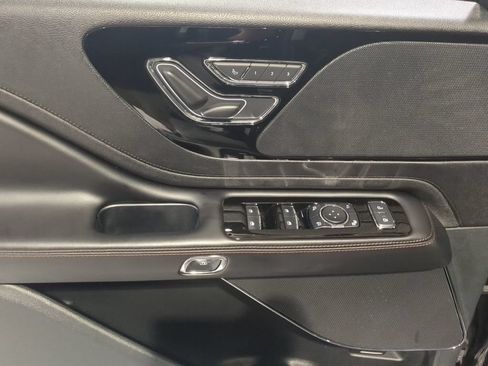 Used 2024 Lincoln Aviator AWD w/ Premium Package image 19