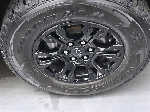 Used 2022 Chevrolet Silverado 1500 ZR2 image 29