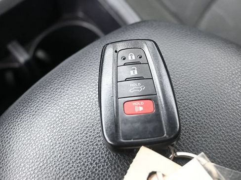 Used 2025 Toyota RAV4 XLE w/ Convenience Package AWD/4WD image 25
