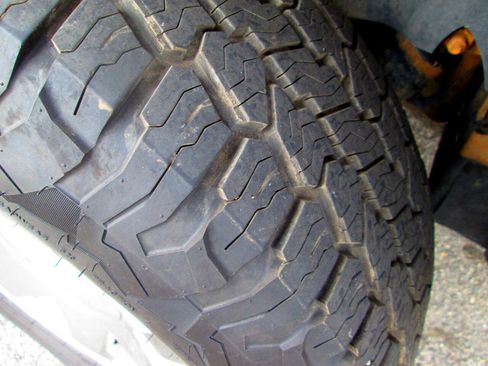 Used 2003 Cadillac Escalade EXT image 16