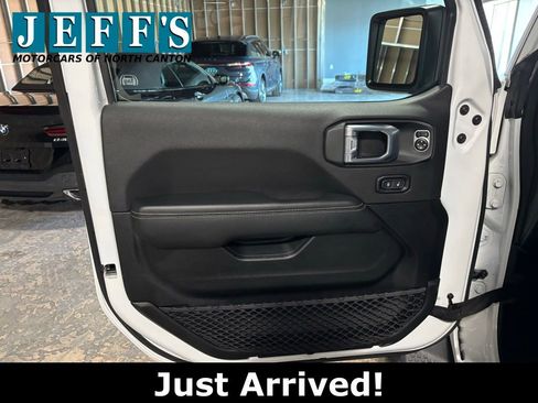 Used 2021 Jeep Wrangler Unlimited Sahara w/ Uconnect 4C Nav & Sound Group image 9