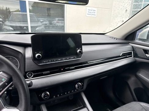 Used 2023 Mitsubishi Outlander SE AWD/4WD image 12