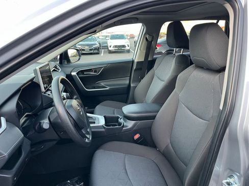 Used 2025 Toyota RAV4 XLE image 36