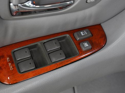 Used 2005 Lexus LS 430 RWD image 23