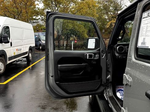 Used 2022 Jeep Wrangler Unlimited Sport image 10