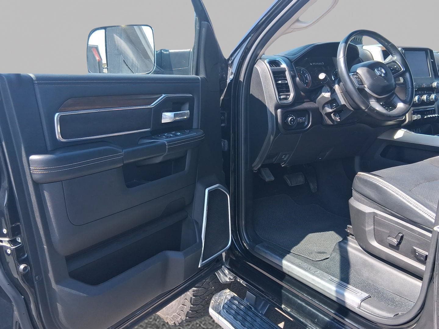 Used 2022 RAM 3500 Laramie AWD/4WD image 10