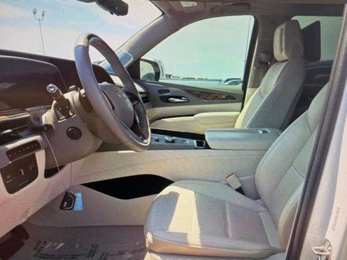 Used 2024 Cadillac Escalade Sport Platinum w/ LPO, ONYX Package AWD/4WD image 6