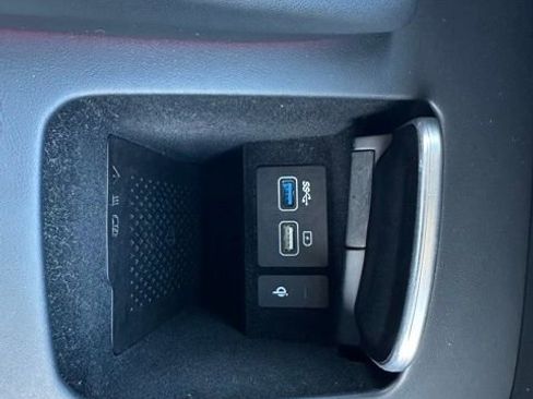 Used 2023 Genesis GV70 2.5T w/ Advanced Package image 36