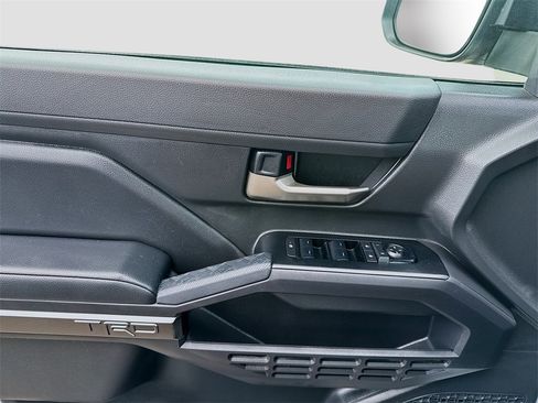 Used 2025 Toyota Tacoma TRD Sport image 12