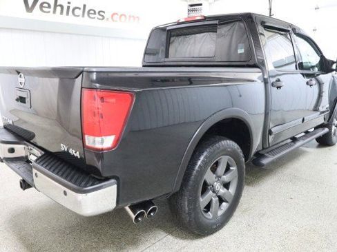 Used 2015 Nissan Titan SV w/ SV Value Truck Package AWD/4WD image 6
