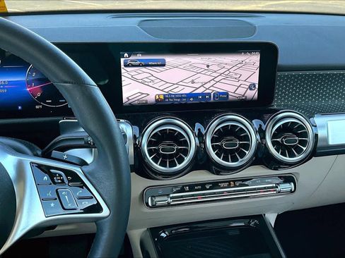 Used 2025 Mercedes-Benz GLB 250 image 7