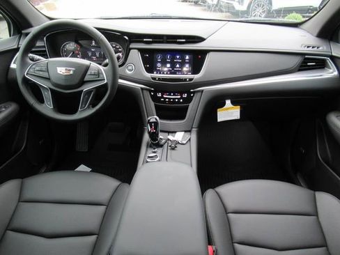New 2025 Cadillac XT5 Luxury image 11