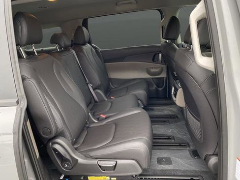 New 2026 Kia Carnival EX image 37