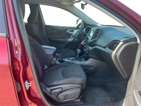 Used 2020 Jeep Cherokee Latitude FWD image 22