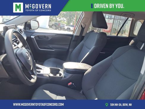 Used 2019 Toyota RAV4 LE AWD/4WD image 13