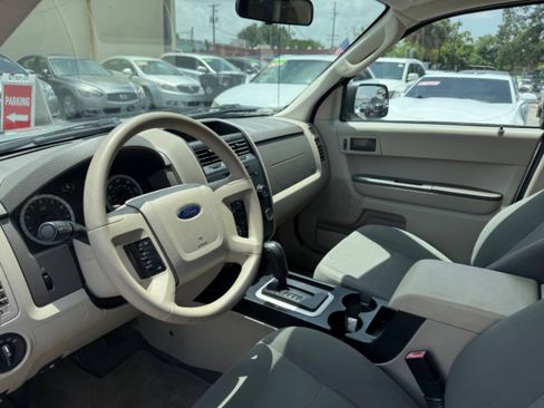 Used 2010 Ford Escape XLS AWD/4WD image 23