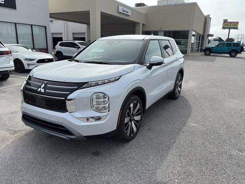 New 2026 Mitsubishi Outlander SE image 3