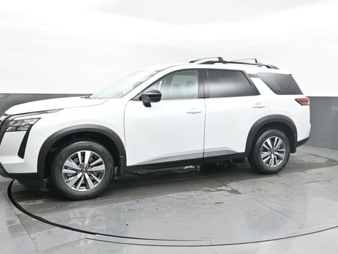 New 2026 Nissan Pathfinder SL image 4