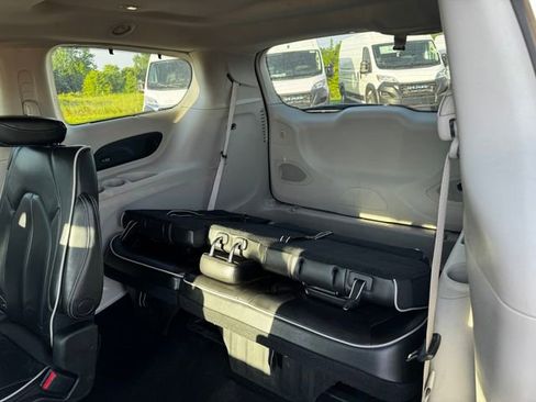 Certified 2023 Chrysler Pacifica Limited FWD image 20
