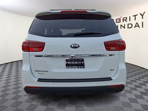 Used 2019 Kia Sedona EX image 5