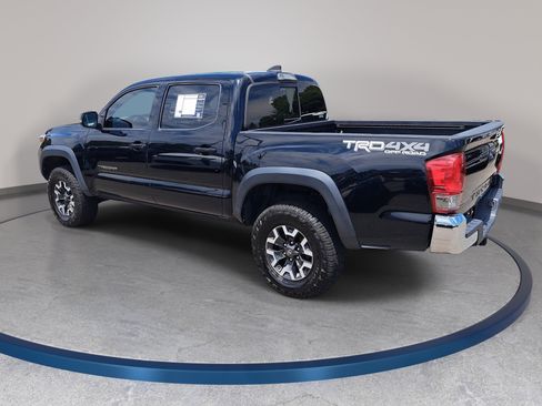Used 2017 Toyota Tacoma TRD Off-Road w/ Tow Package (A/T) AWD/4WD image 7