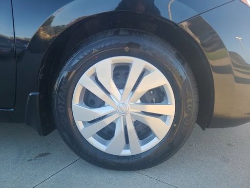 Used 2020 Nissan Versa S image 9