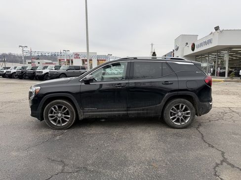 Used 2023 GMC Terrain SLT image 6