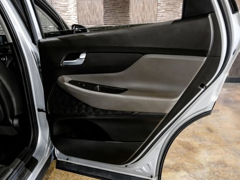 Used 2019 Hyundai Santa Fe SE image 38