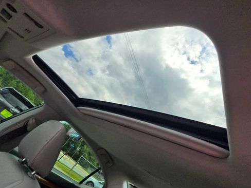 Used 2014 Lexus ES 300h w/ Luxury Package w/Bamboo Trim FWD image 8