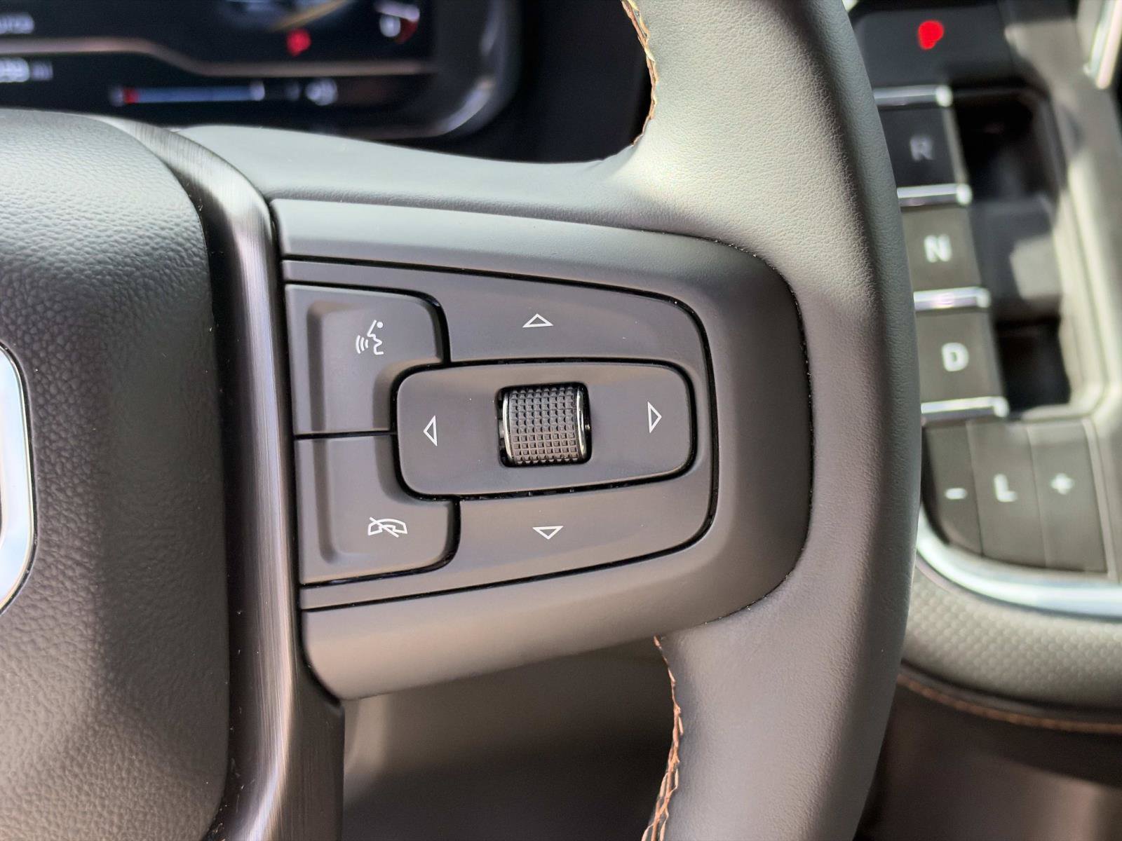 Used 2024 GMC Yukon AT4 w/ Technology Package AWD/4WD image 19