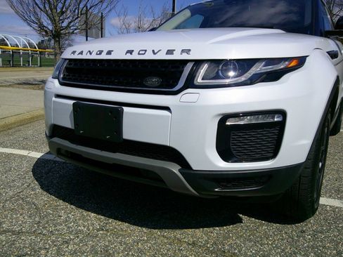 Used 2018 Land Rover Range Rover Evoque SE Premium image 24